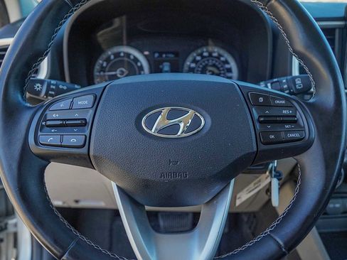 Used 2022 Hyundai Venue SEL image 12