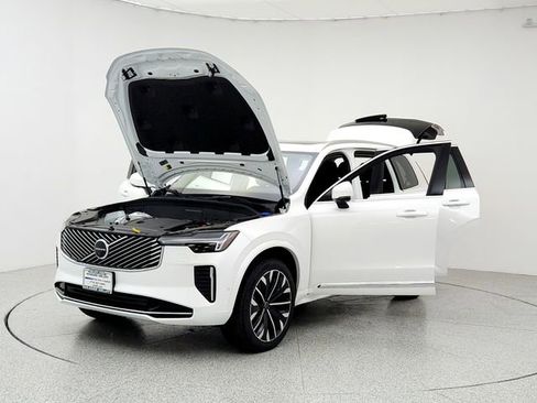 New 2025 Volvo XC90 B6 Plus w/ Protection Package Premier image 9