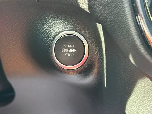 Used 2025 Volvo XC40 B5 Plus AWD/4WD image 24