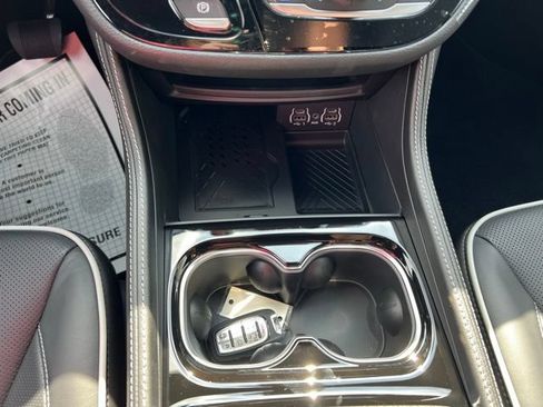 New 2025 Chrysler Pacifica Limited FWD image 17