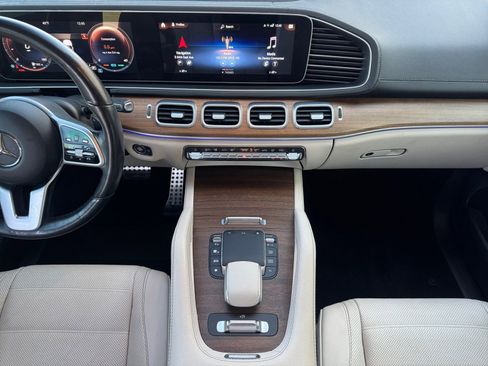 Used 2021 Mercedes-Benz GLS 580 4MATIC image 11