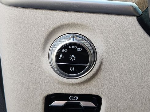 Used 2023 Mercedes-Benz C 300 4MATIC Sedan image 25
