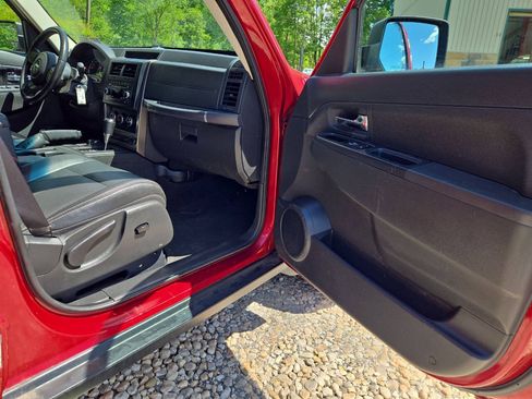 Used 2012 Jeep Liberty Sport AWD/4WD image 25