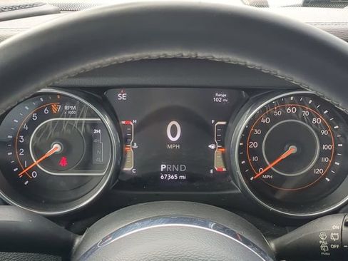 Used 2018 Jeep Wrangler Unlimited Sahara AWD/4WD image 31