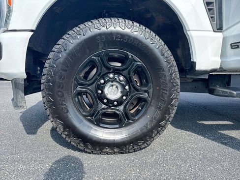 Used 2023 Ford F350 XLT w/ XLT Premium Package AWD/4WD image 27
