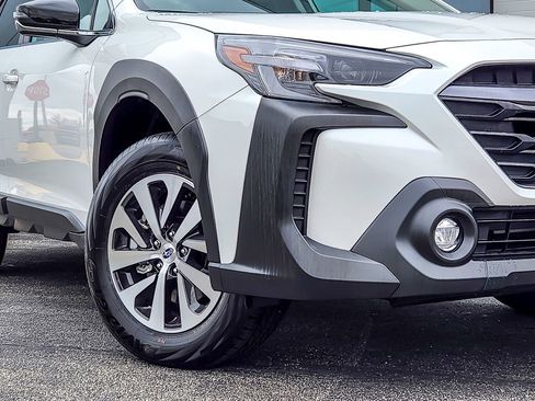 Certified 2025 Subaru Outback Premium w/ Popular Package #1A image 3