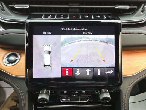Used 2022 Jeep Grand Cherokee Summit AWD/4WD image 14