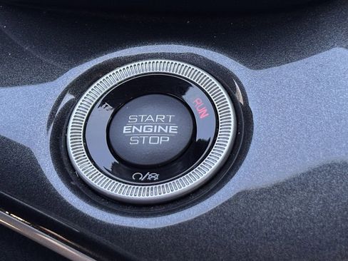 Used 2023 Jeep Grand Cherokee L Laredo image 19