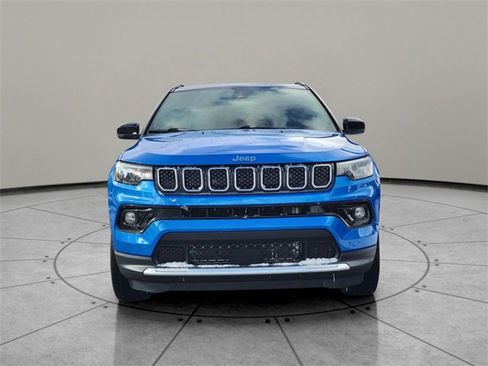 Used 2023 Jeep Compass Limited image 15