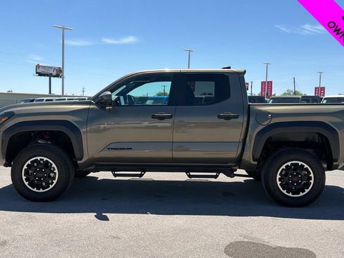 Used 2025 Toyota Tacoma TRD Off-Road image 4
