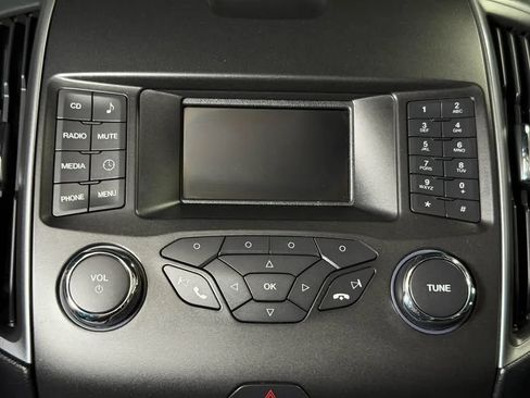Used 2018 Ford Edge SE FWD image 34