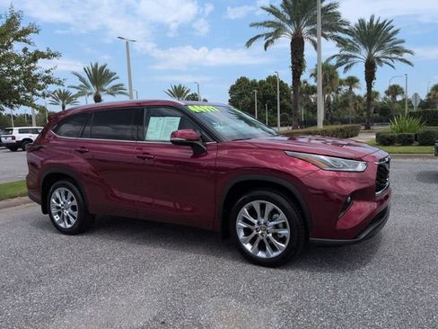 Certified 2024 Toyota Highlander Limited FWD image 2