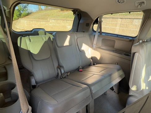 Used 2012 Chrysler Town & Country Touring-L w/ Entertainment Group #2 image 11