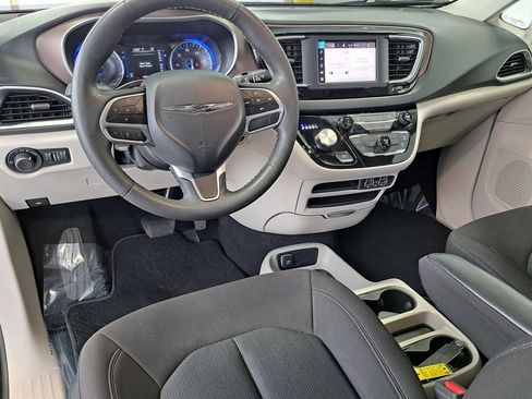 Used 2023 Chrysler Voyager LX image 26