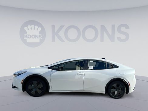 New 2026 Toyota Prius Plug-In Hybrid FWD image 2