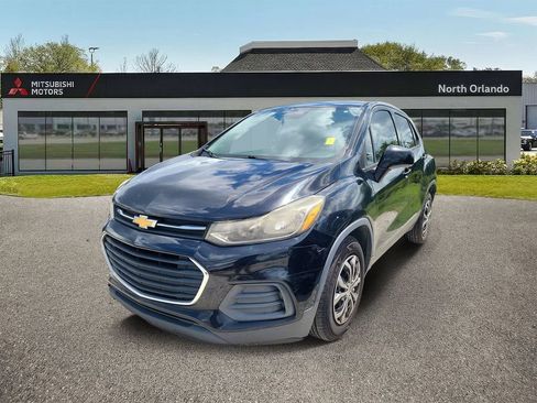 Used 2017 Chevrolet Trax LS FWD image 1