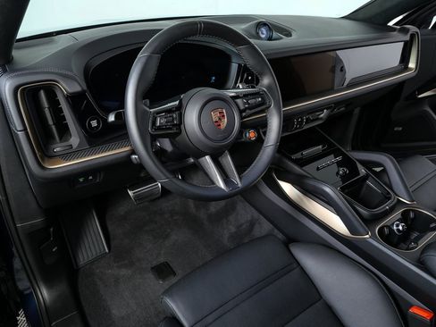 Certified 2025 Porsche Cayenne Turbo GT image 4
