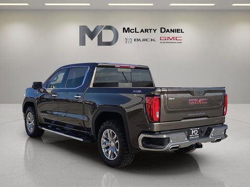 Used 2019 GMC Sierra 1500 SLT w/ SLT Premium Plus Package image 4