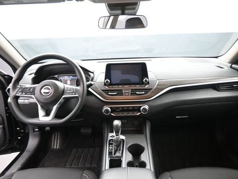 Used 2025 Nissan Altima 2.5 SV image 24