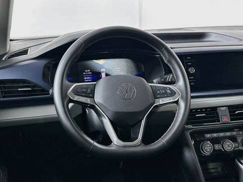 Used 2024 Volkswagen Taos SE FWD image 18