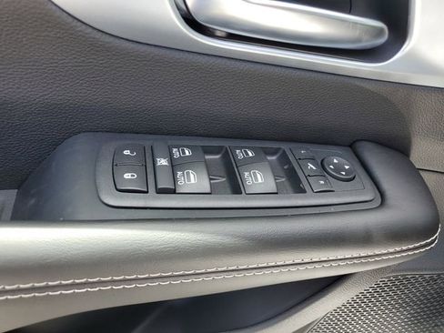 New 2026 Chrysler Pacifica Limited image 16