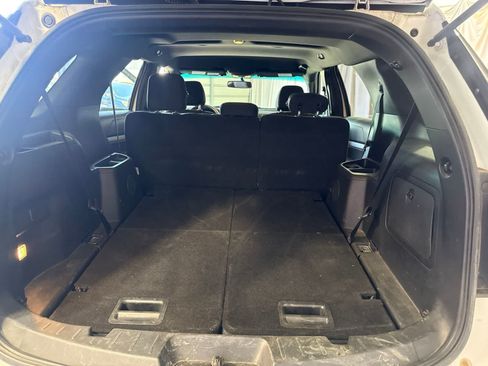 Used 2016 Ford Explorer XLT w/ Equipment Group 201A AWD/4WD image 15