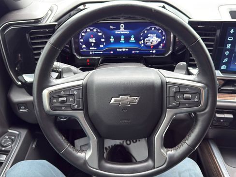 Used 2024 Chevrolet Silverado 1500 LT Trail Boss w/ Convenience Package II AWD/4WD image 9