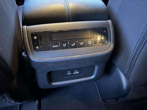 Used 2024 Nissan Pathfinder SV image 13