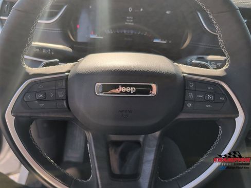 Used 2025 Jeep Grand Cherokee Limited AWD/4WD image 14