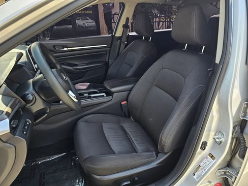 Used 2023 Nissan Altima 2.5 SV FWD image 10