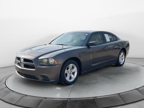Used 2014 Dodge Charger SE image 3
