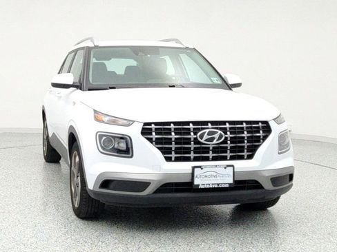 Used 2021 Hyundai Venue SEL w/ Cargo Package image 2