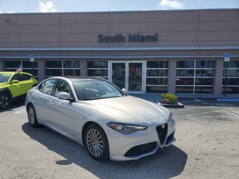 Used 2023 Alfa Romeo Giulia Sprint RWD image 1