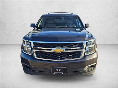 Used 2018 Chevrolet Suburban LT image 2