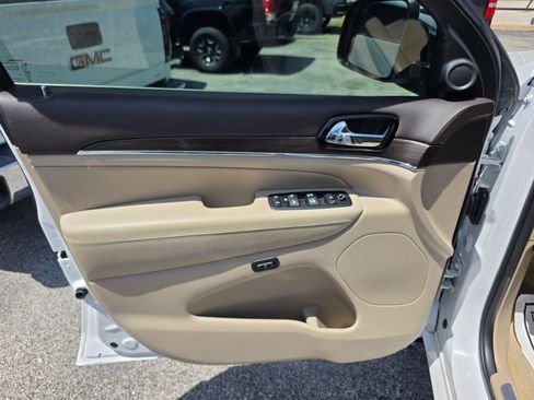 Used 2019 Jeep Grand Cherokee Overland RWD image 33