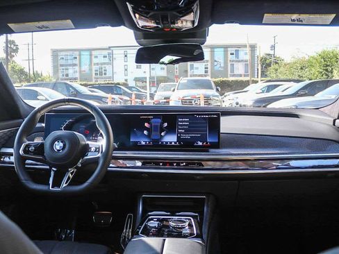 Used 2025 BMW 760i xDrive image 12