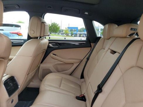 Used 2023 Porsche Macan AWD/4WD image 9