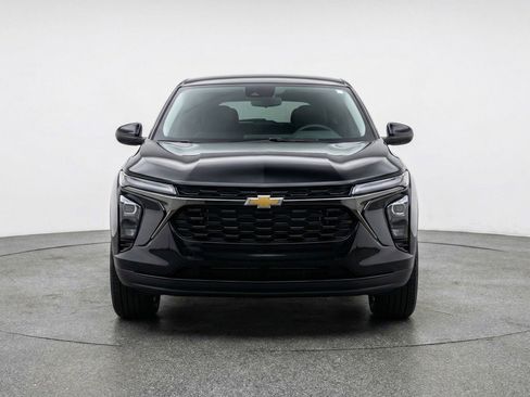 Used 2025 Chevrolet Blazer LT FWD image 2