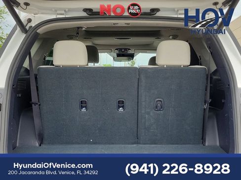 Used 2024 Hyundai Palisade Limited FWD image 11