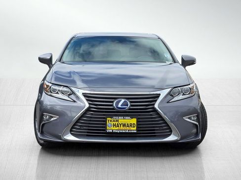 Used 2016 Lexus ES 300h w/ Luxury Package w/Wood Trim image 2