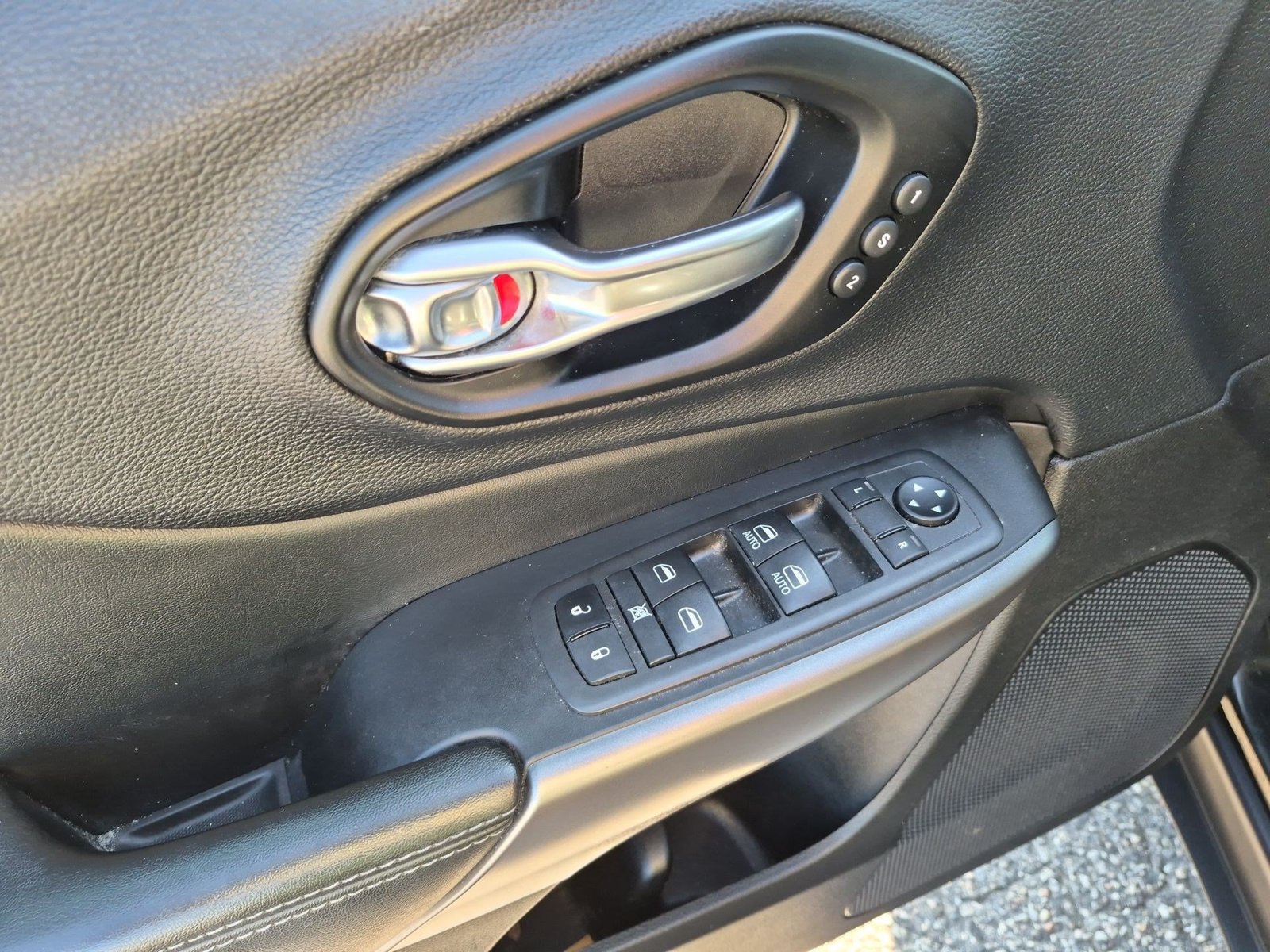 Used 2021 Jeep Cherokee Limited w/ Elite Package FWD image 24