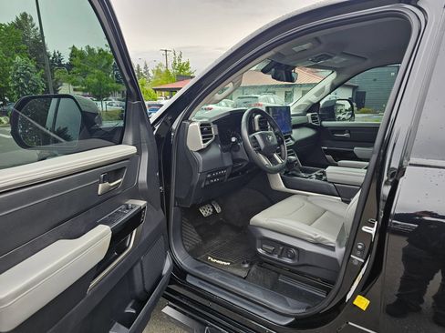Used 2022 Toyota Tundra Limited w/ TRD Off-Road Package AWD/4WD image 28