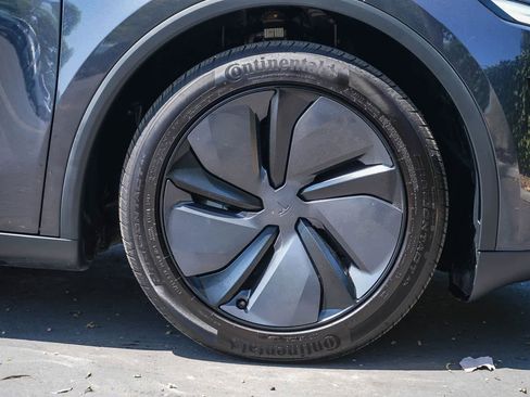 Used 2026 Tesla Model Y AWD image 9