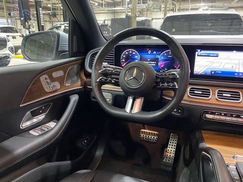 Used 2025 Mercedes-Benz GLS 450 4MATIC w/ AMG Line Exterior image 3