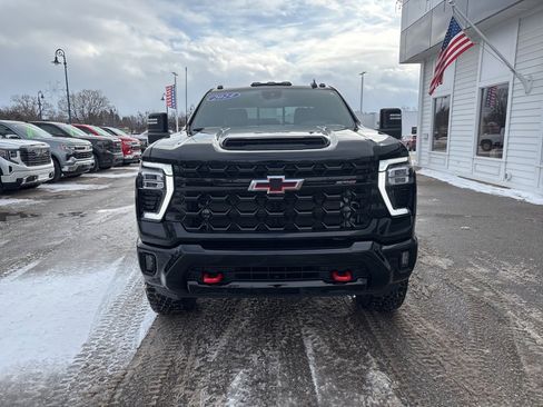 Used 2024 Chevrolet Silverado 2500 ZR2 w/ Technology Package image 2
