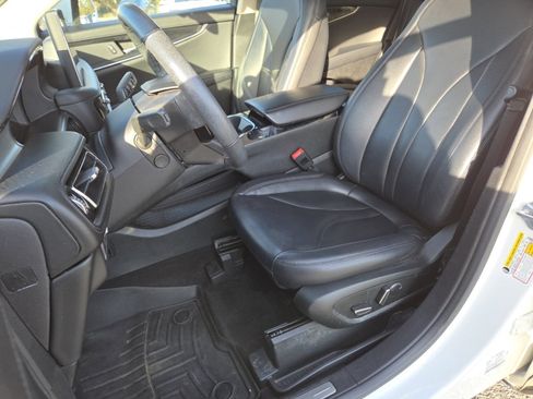 Used 2022 Lincoln Nautilus FWD w/ Premium Package image 28