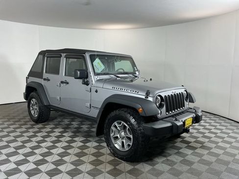 Used 2015 Jeep Wrangler Unlimited Rubicon w/ Connectivity Group AWD/4WD image 3