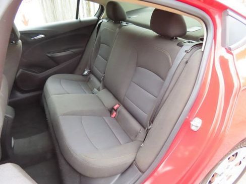 Used 2018 Chevrolet Cruze LS FWD image 13