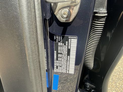 Certified 2025 Porsche Cayenne E-Hybrid AWD/4WD image 11