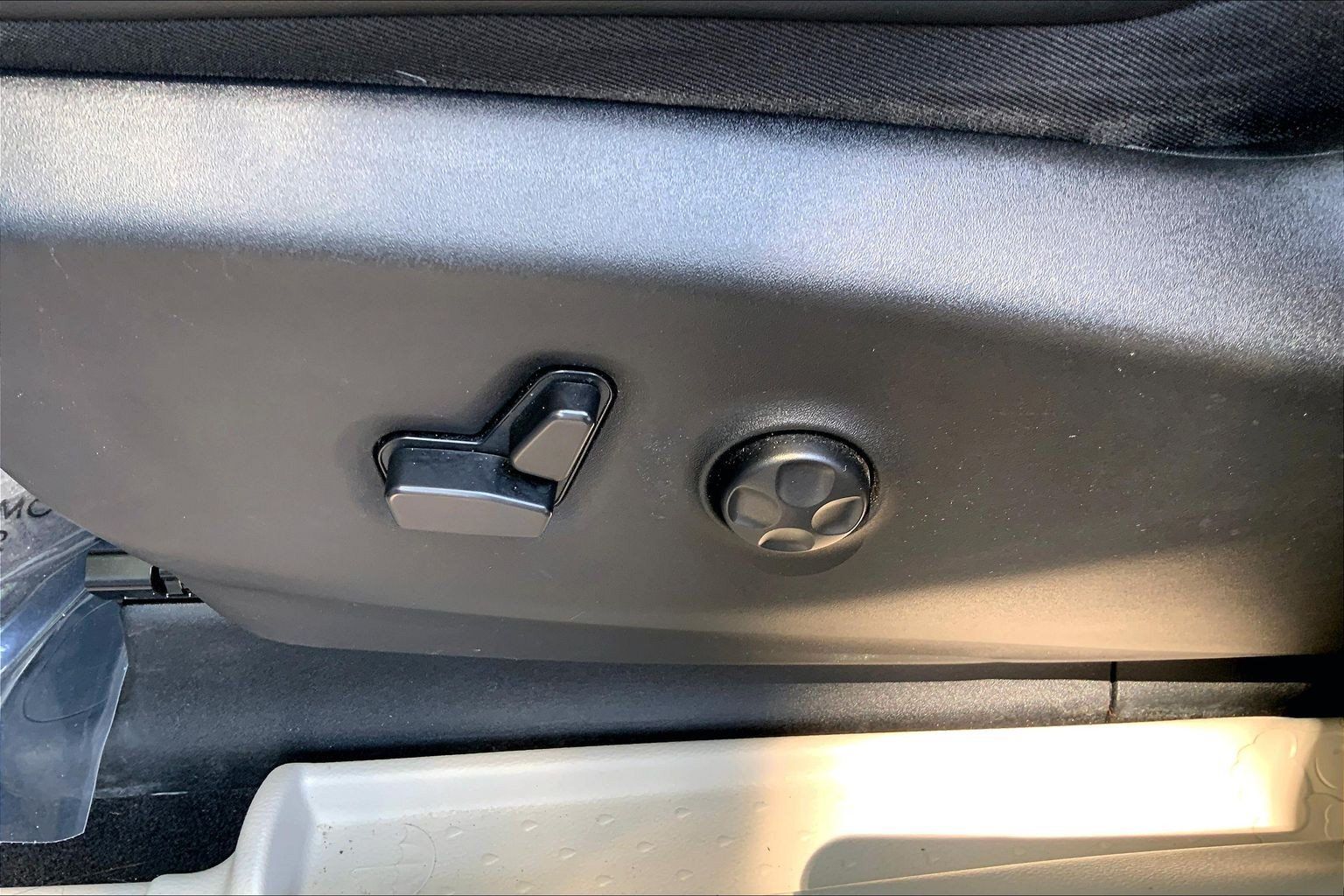 Certified 2023 Chrysler Pacifica Touring-L AWD/4WD image 27